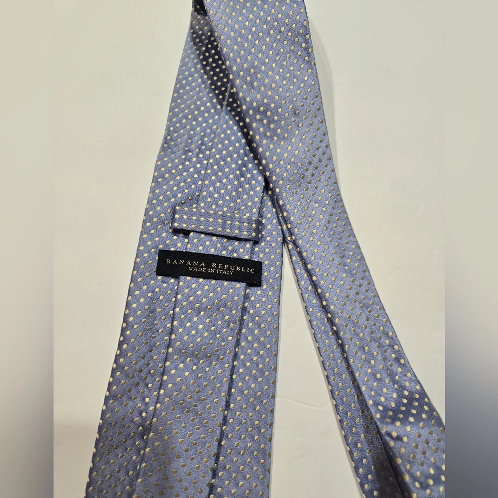 Banana Republic Blue and White Polka Dot Tie 100% Silk